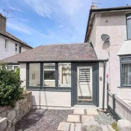 Beeches Bach, 1 Bedroom Cottage With Hot Tub Prestatyn Exterior photo