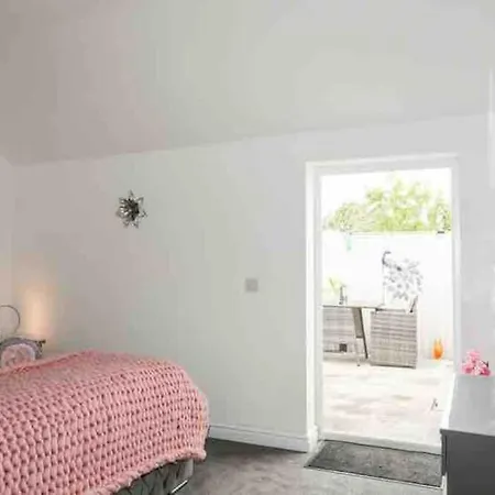 Beeches Bach, 1 Bedroom Cottage With Hot Tub Prestatyn Exterior photo