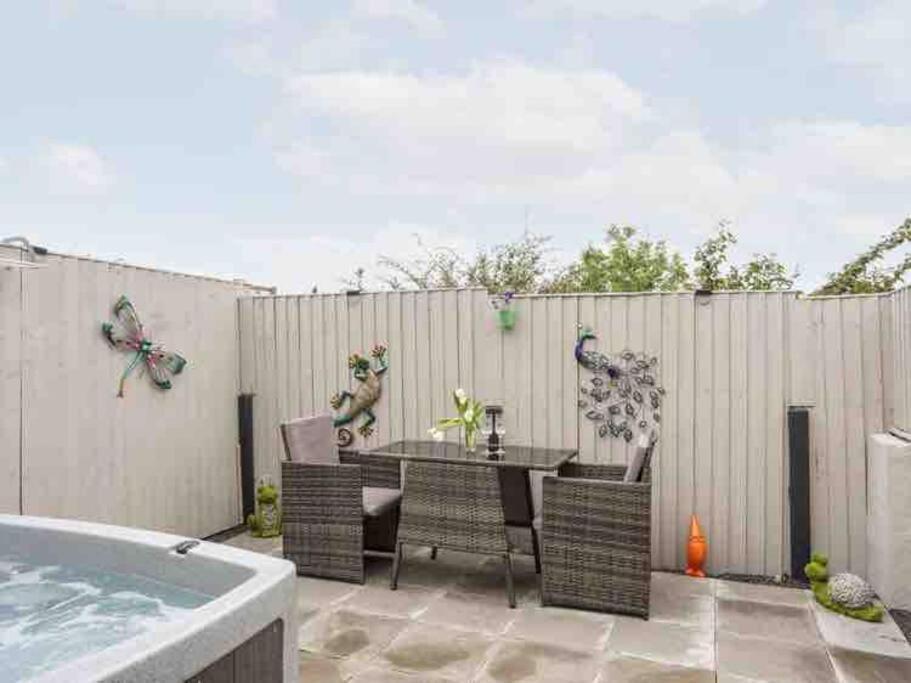 Holiday home Beeches Bach, 1 Bedroom With Hot Tub