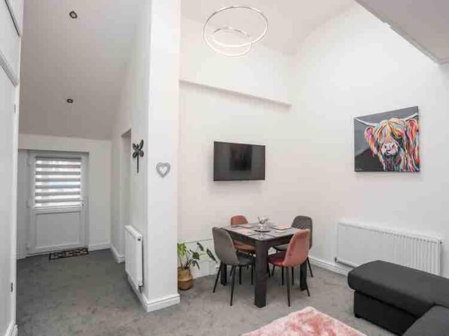 Beeches Bach, 1 Bedroom With Hot Tub Holiday home Prestatyn