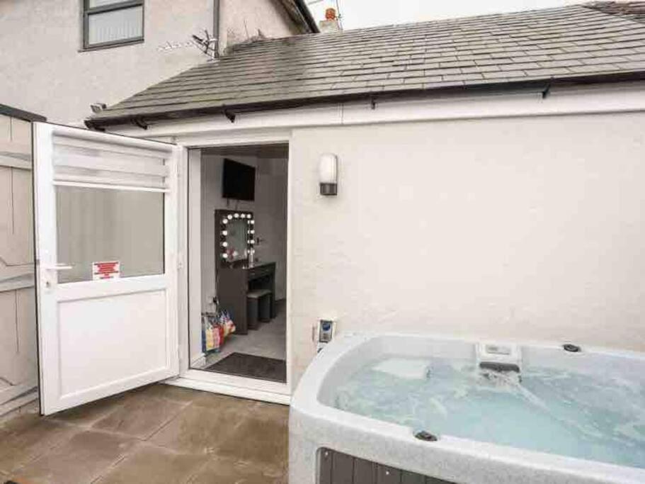 Holiday home Beeches Bach, 1 Bedroom With Hot Tub